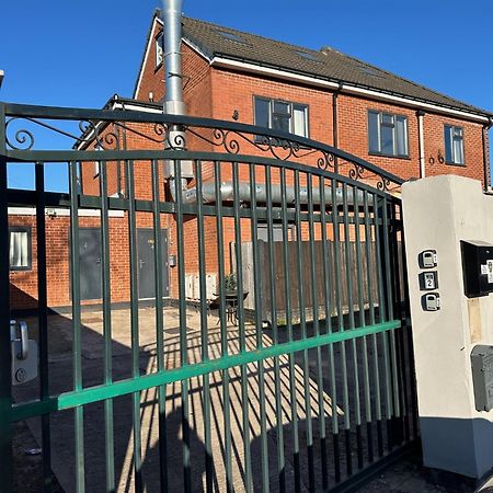 Cosy 3 Bed Apartment Near Birmingham Airport & Nec Perfect For Groups & Contractors! Екстер'єр фото
